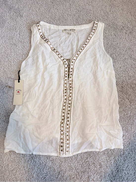 Idyllwind Tops - Idyllwind White Embellished V-Neck Sleeveless Top